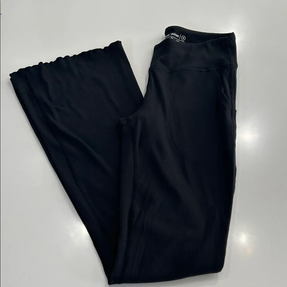 Outdoor Voices Superform Rib Flare Pants Black Medium - Picture 2 of 5